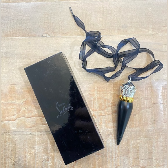 Christian Louboutin Bullet Lipstick 001M velvet red matte lip with box - Picture 10 of 11